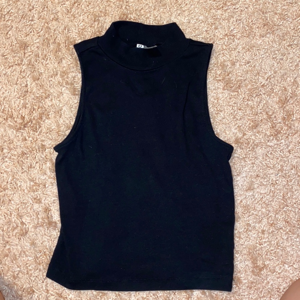 DIVIDED top